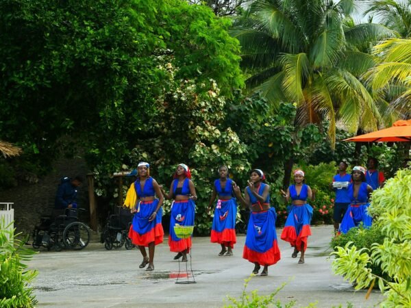 Danse en costumes colorés, Haïti